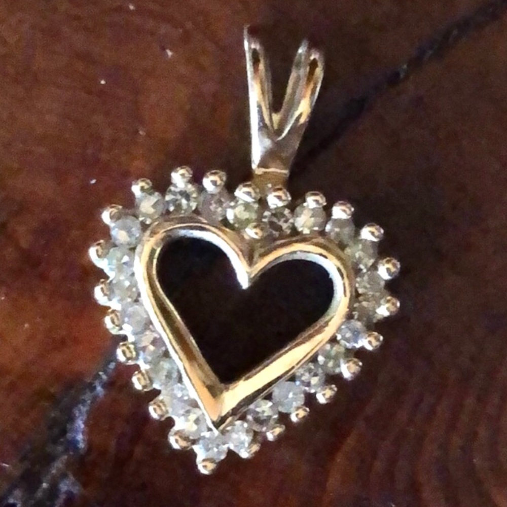 YG diamond heart pendant